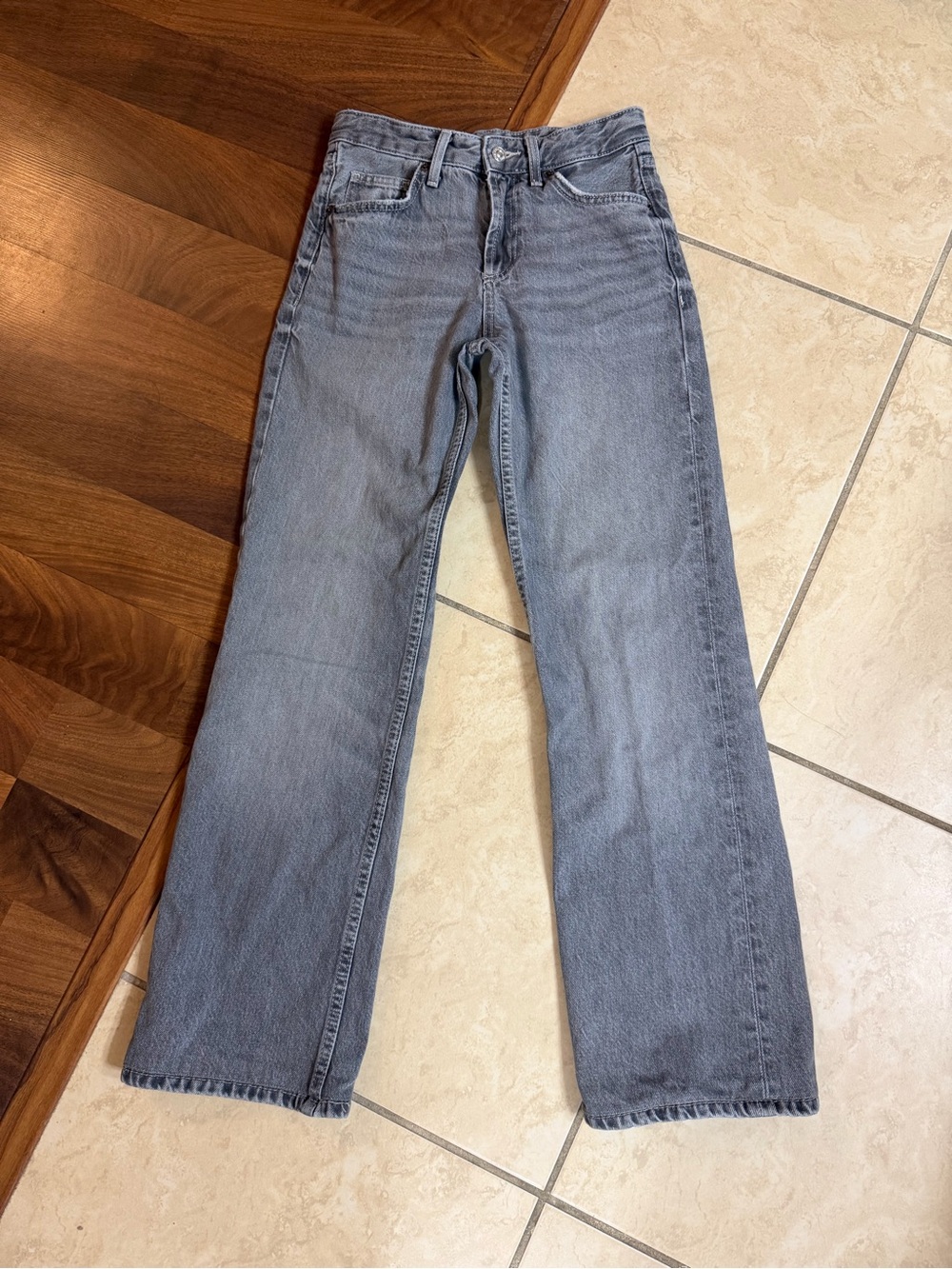Zara Women's Straight Leg Jeans in Light Gray